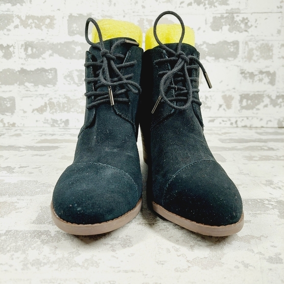New Toms Hyde Black Suede Lace Up Wedge Heel Ankle Booties F175 - Picture 3 of 12